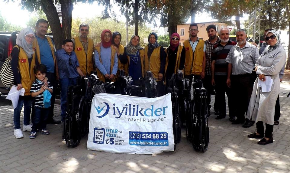 توزيع 15 كرسي متحرك لذوي الاحتياجات الخاصة في غازي عنتاب