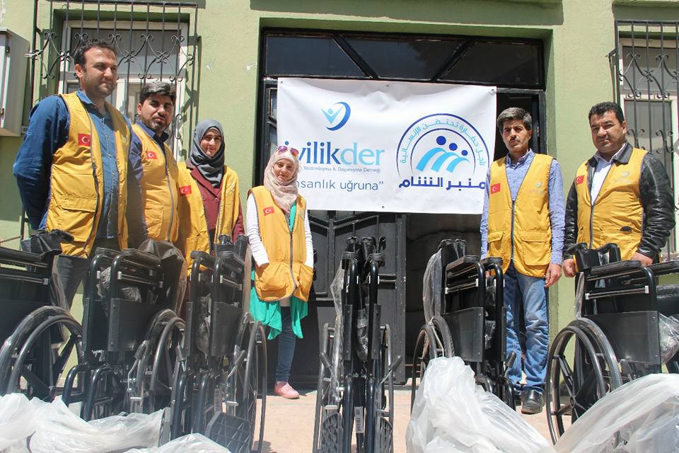 توزيع 40 كرسي إعاقة على عدد من ذوي الاحتياجات الخاصة والعجزة