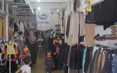 تلبيس 450 طفل سوري لباس العيد مع مجموعة العاب