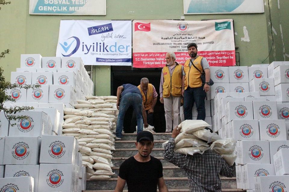 توزيع 5000 سلة غذائية على العوائل السورية المحتاجة في مدينة غازي عنتاب