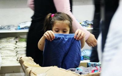 توزيع الألبسة على 1500 شخصا من السوريين المحتاجين أغلبهم من الأطفال